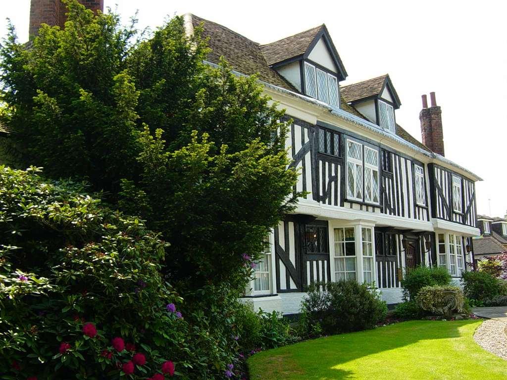 Marygreen Manor Brentwood Exterior photo